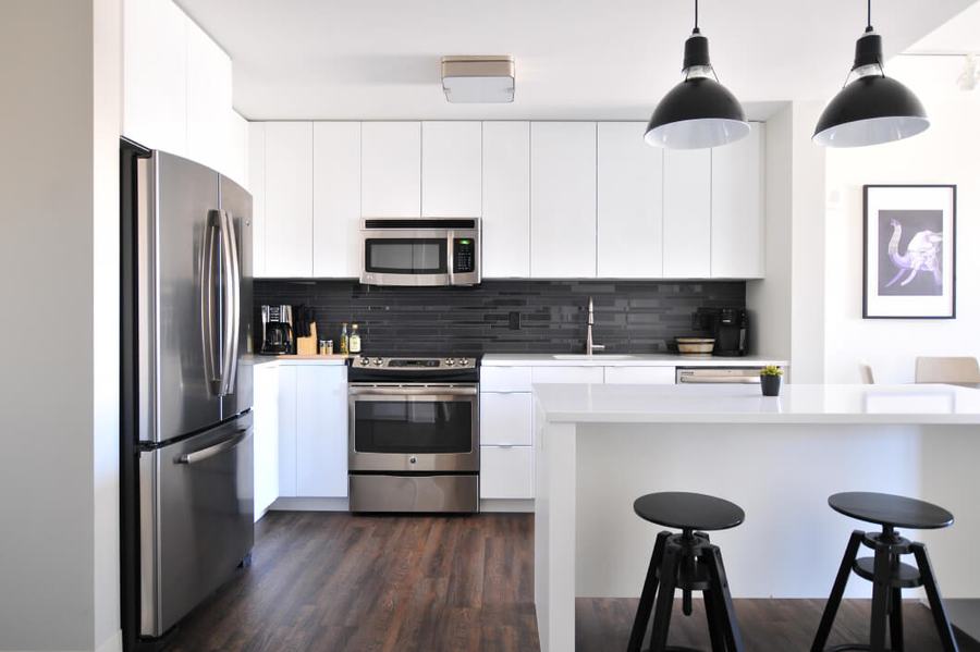 Interior photo of a clean, empty kitchen